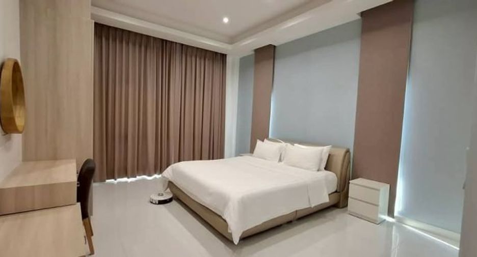 For rent and for sale 4 bedrooms villa in Bang Lamung, Chonburi