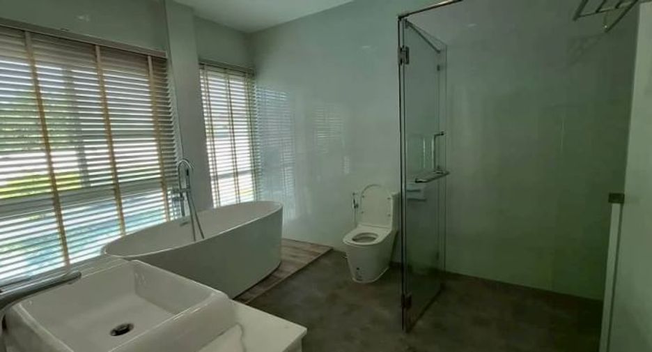 For rent and for sale 4 bedrooms villa in Bang Lamung, Chonburi