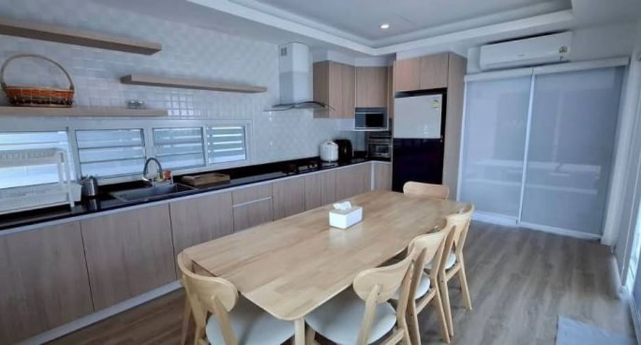 For rent and for sale 4 bedrooms villa in Bang Lamung, Chonburi