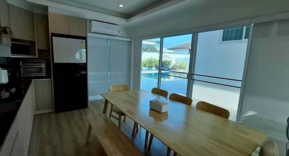 For rent and for sale 4 bedrooms villa in Bang Lamung, Chonburi