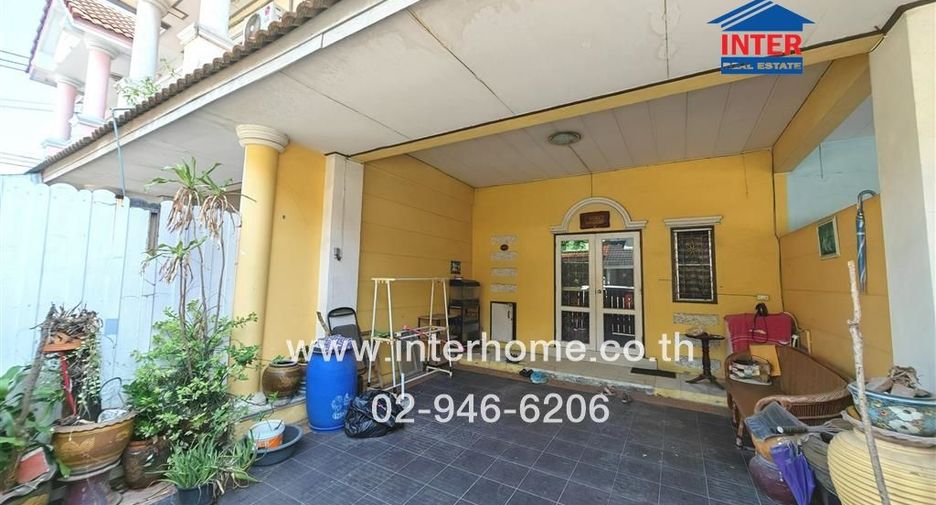 For sale 3 bed townhouse in Mueang Samut Sakhon, Samut Sakhon