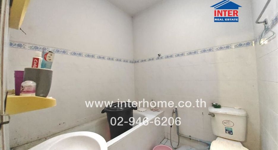 For sale 3 bed townhouse in Mueang Samut Sakhon, Samut Sakhon