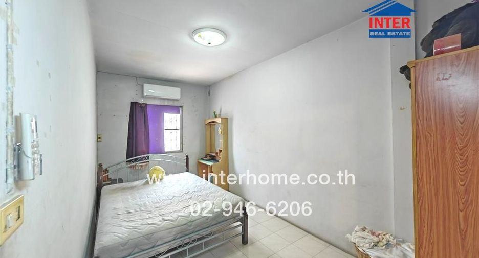 For sale 3 bed townhouse in Mueang Samut Sakhon, Samut Sakhon