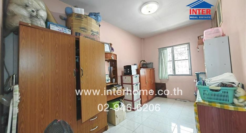 For sale 3 bed townhouse in Mueang Samut Sakhon, Samut Sakhon
