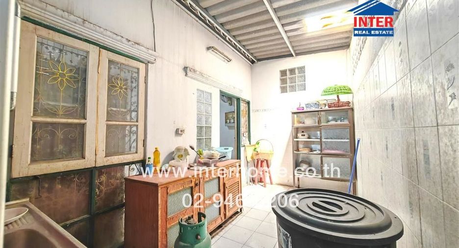 For sale 3 bed townhouse in Mueang Samut Sakhon, Samut Sakhon