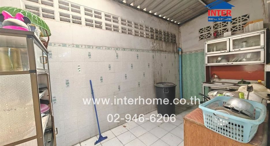 For sale 3 bed townhouse in Mueang Samut Sakhon, Samut Sakhon