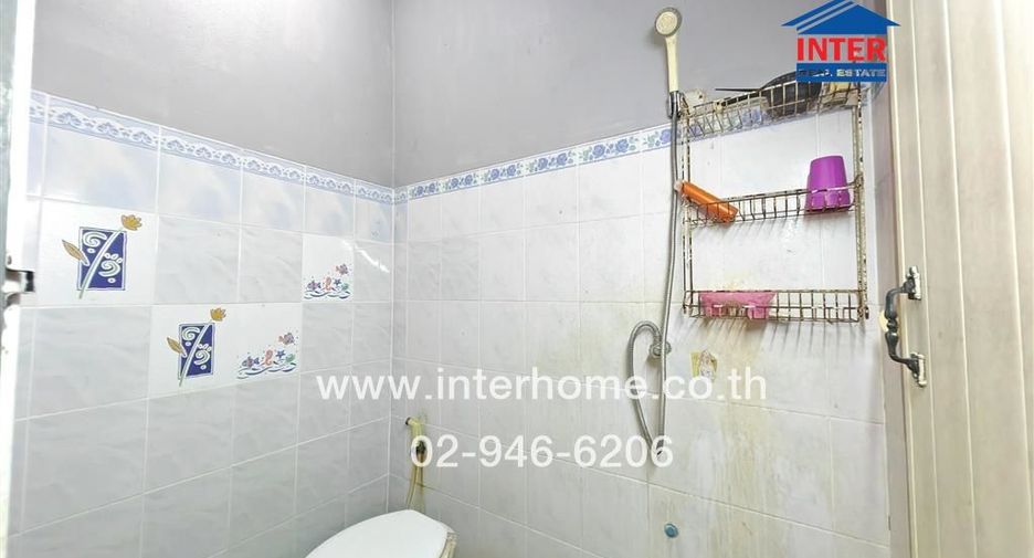 For sale 3 bed townhouse in Mueang Samut Sakhon, Samut Sakhon