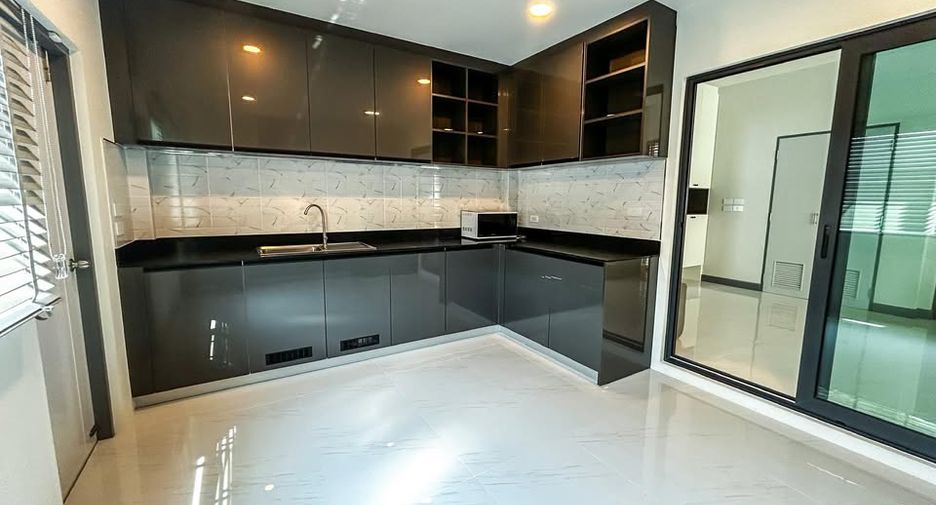 For rent 5 bed house in Bang Phli, Samut Prakan