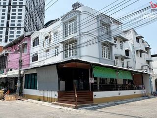 For sale 4 bed office in Huai Khwang, Bangkok