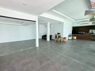 For sale 4 bed office in Huai Khwang, Bangkok