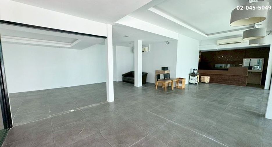 For sale 4 bed office in Huai Khwang, Bangkok