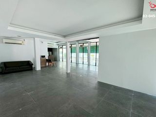 For sale 4 bed office in Huai Khwang, Bangkok