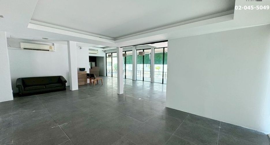 For sale 4 bed office in Huai Khwang, Bangkok