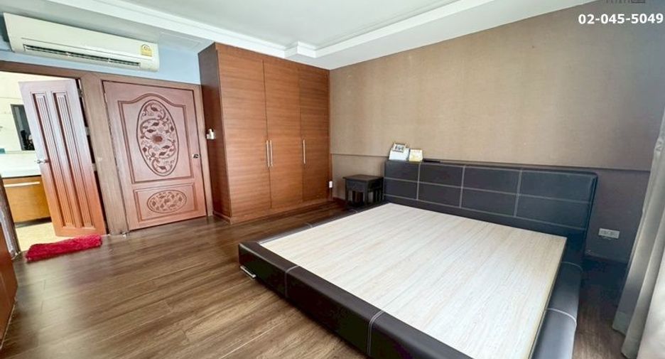 For sale 4 bed office in Huai Khwang, Bangkok