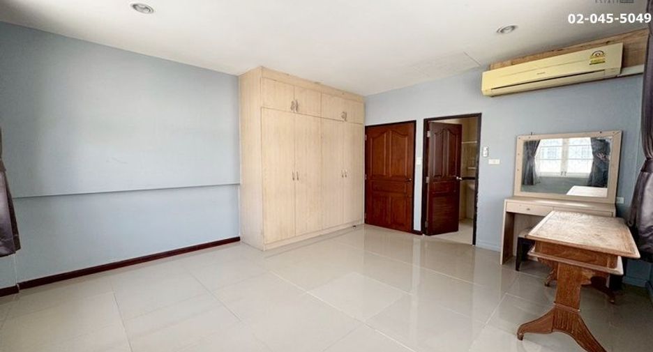 For sale 4 bed office in Huai Khwang, Bangkok