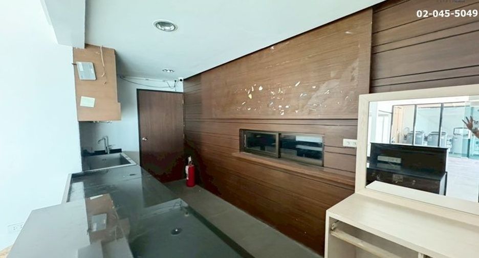 For sale 4 bed office in Huai Khwang, Bangkok