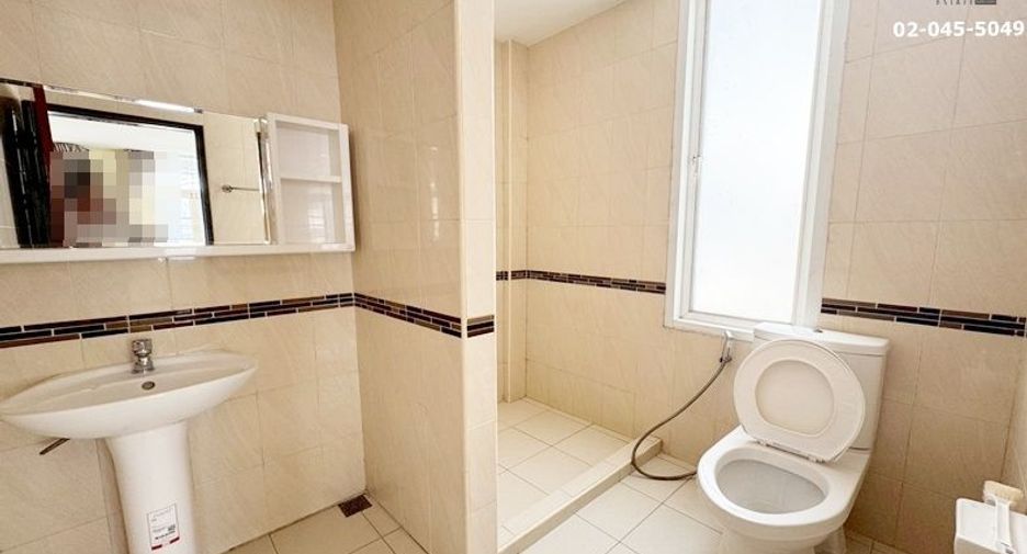 For sale 4 bed office in Huai Khwang, Bangkok