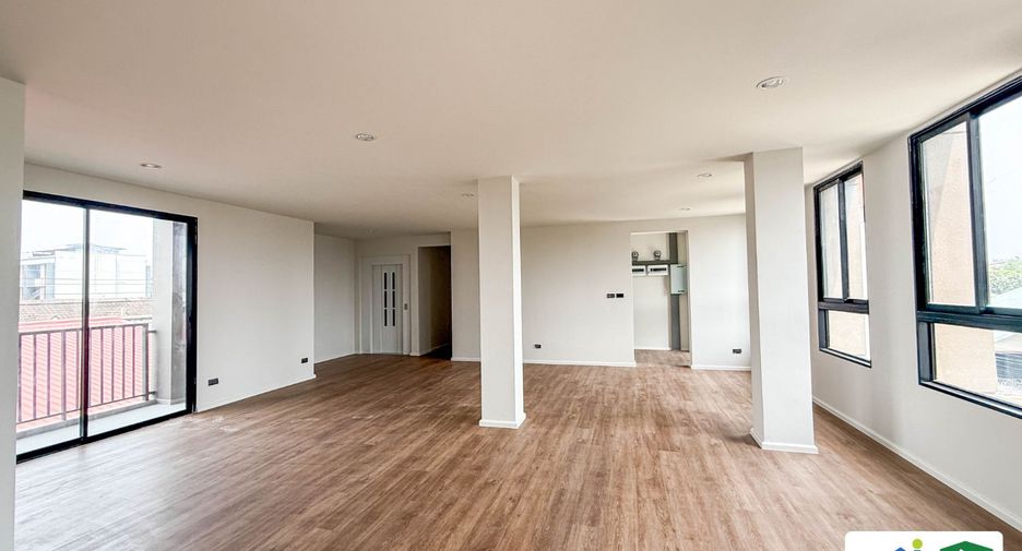 For rent 4 bedrooms house in Chatuchak, Bangkok