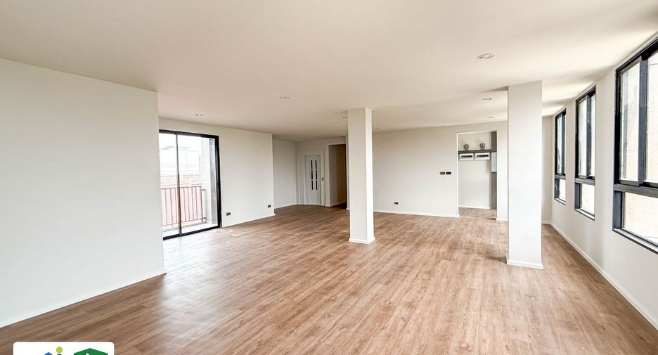 For rent 4 bedrooms house in Chatuchak, Bangkok