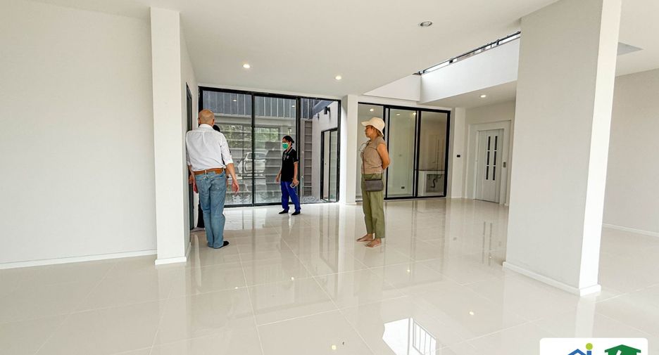 For rent 4 bedrooms house in Chatuchak, Bangkok