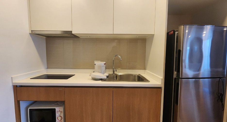 Apartamento con servicios en alquiler de 1 habitaciones en Khlong Toei, Bangkok