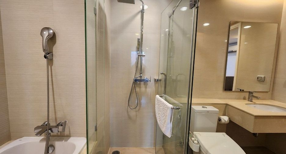 Apartamento con servicios en alquiler de 1 habitaciones en Khlong Toei, Bangkok