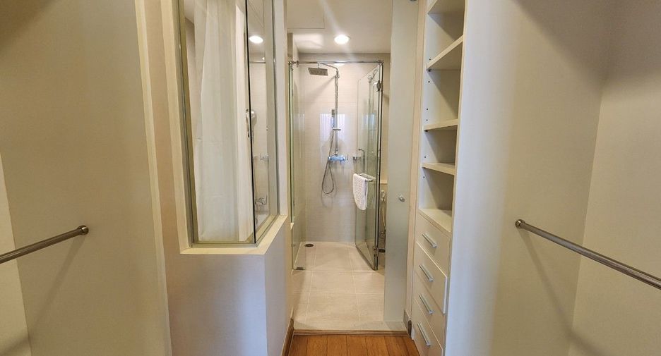 Apartamento con servicios en alquiler de 1 habitaciones en Khlong Toei, Bangkok