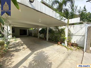 For sale 4 Beds house in Din Daeng, Bangkok