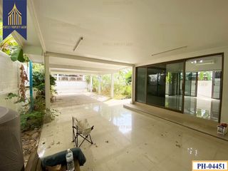 For sale 4 Beds house in Din Daeng, Bangkok