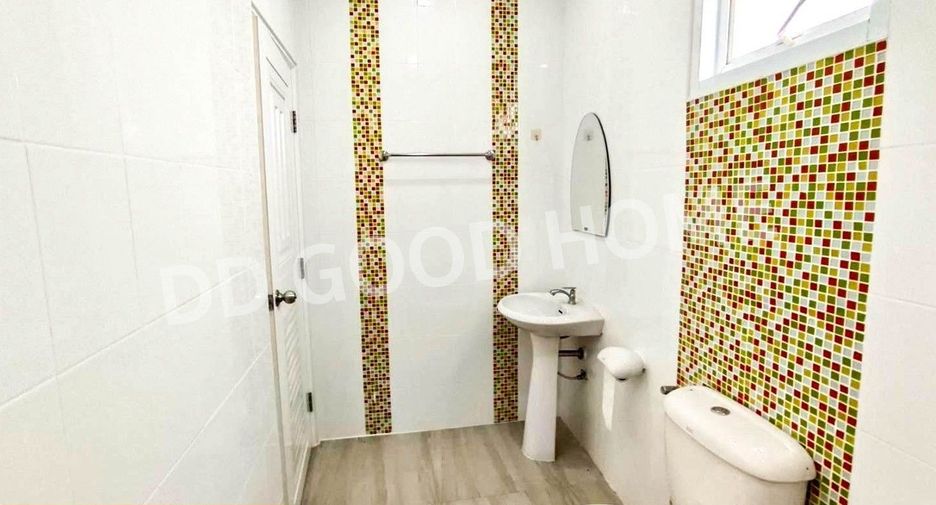 Casa en venta de 4 habitaciones en Mueang Lop Buri, Lopburi