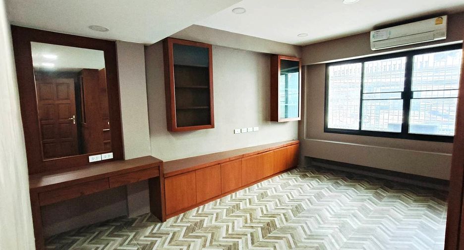 Local comercial en venta de 4 habitaciones en Bang Kho Laem, Bangkok