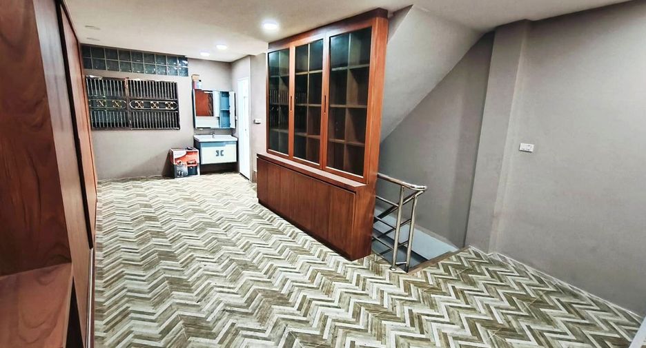 Local comercial en venta de 4 habitaciones en Bang Kho Laem, Bangkok