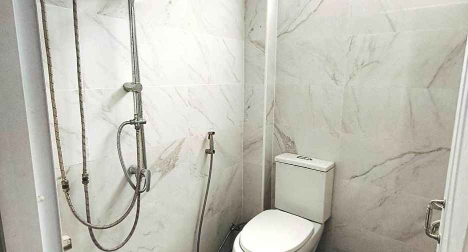 Local comercial en venta de 4 habitaciones en Bang Kho Laem, Bangkok