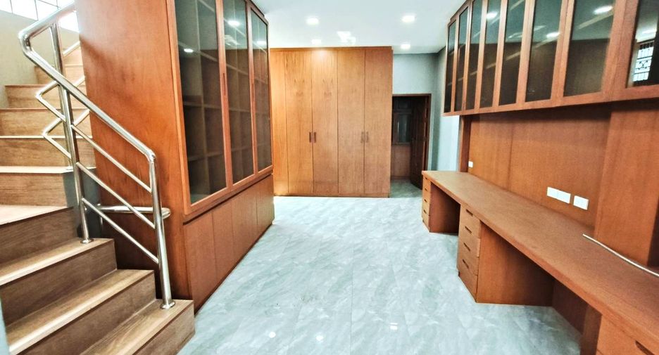 Local comercial en venta de 4 habitaciones en Bang Kho Laem, Bangkok