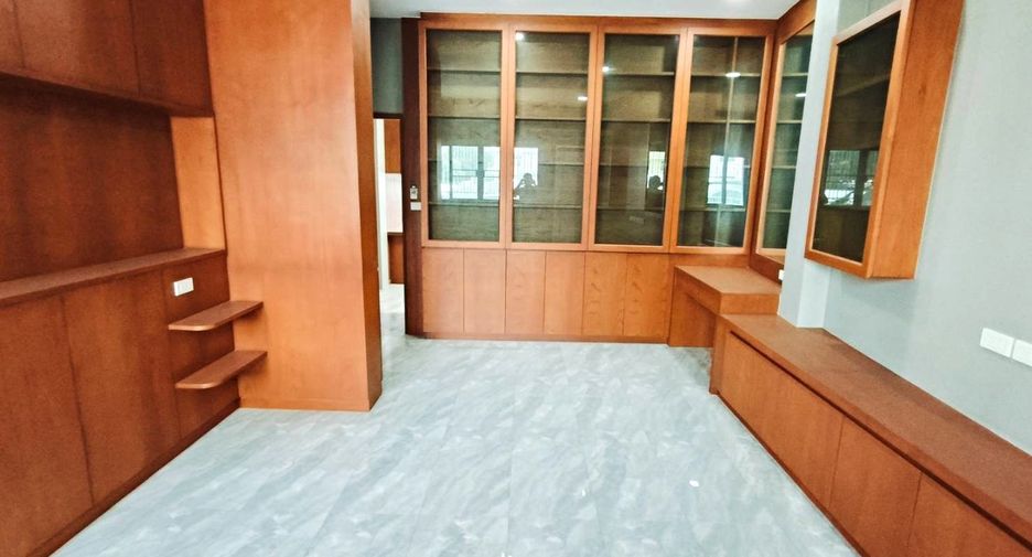Local comercial en venta de 4 habitaciones en Bang Kho Laem, Bangkok
