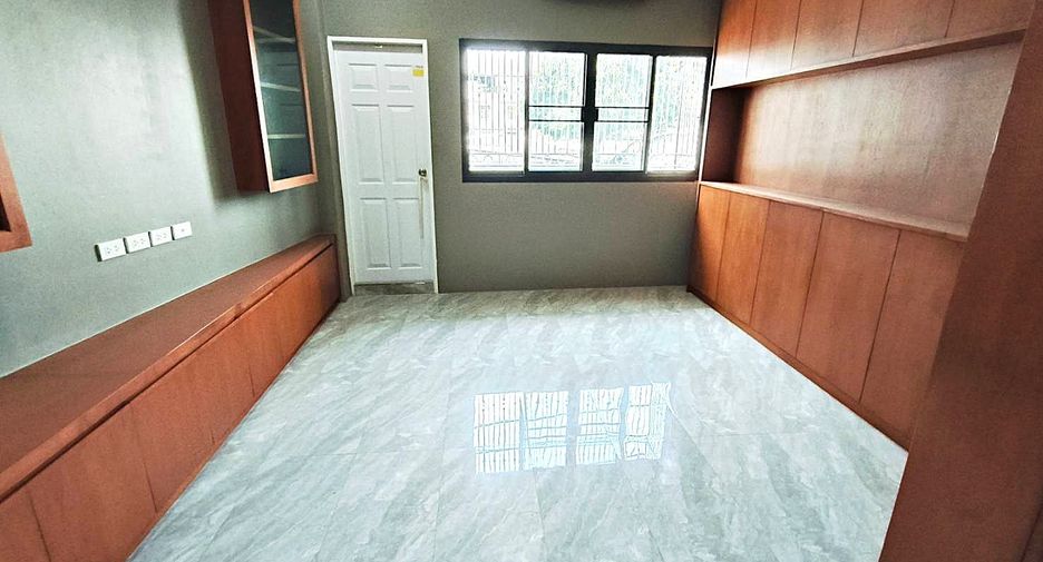 Local comercial en venta de 4 habitaciones en Bang Kho Laem, Bangkok