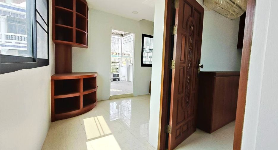 Local comercial en venta de 4 habitaciones en Bang Kho Laem, Bangkok