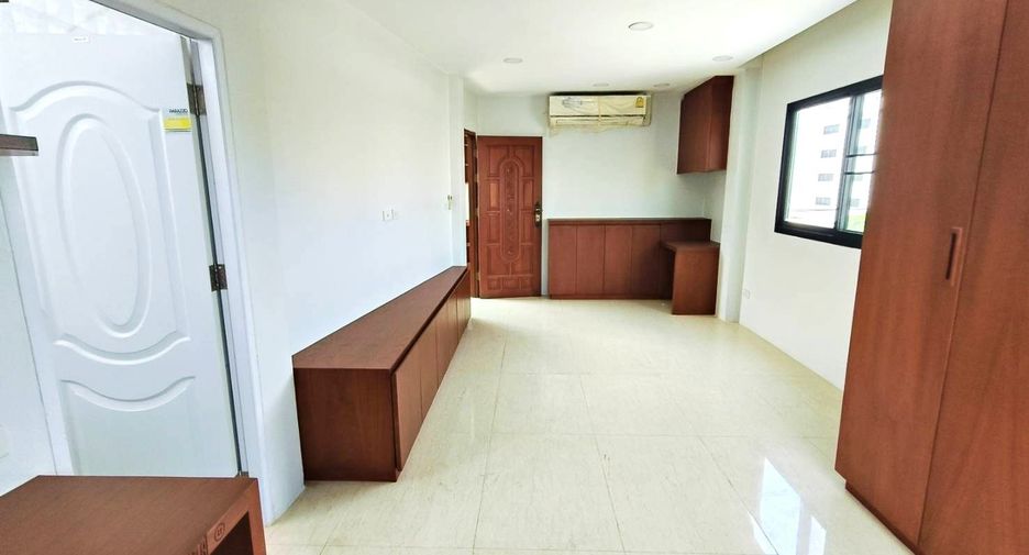 Local comercial en venta de 4 habitaciones en Bang Kho Laem, Bangkok
