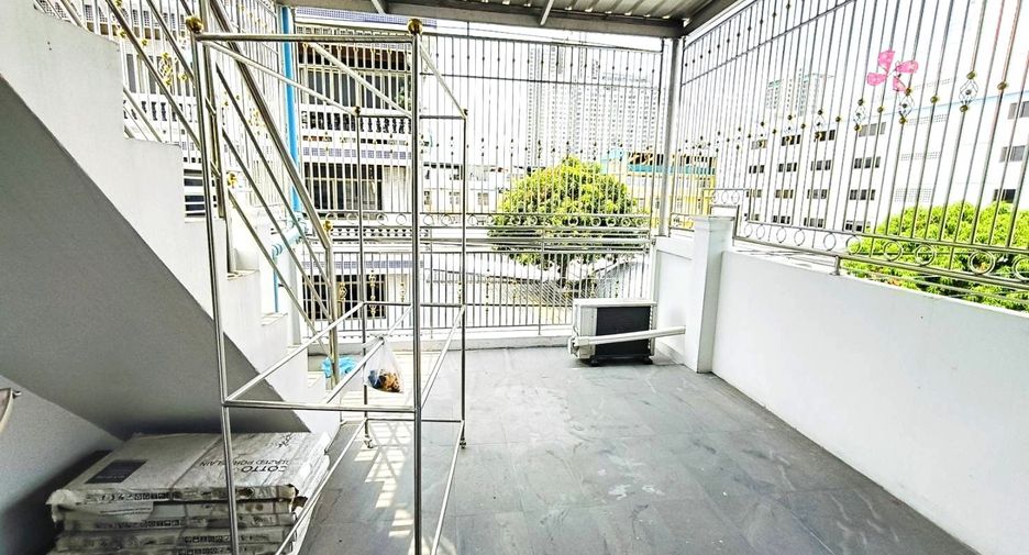 Local comercial en venta de 4 habitaciones en Bang Kho Laem, Bangkok
