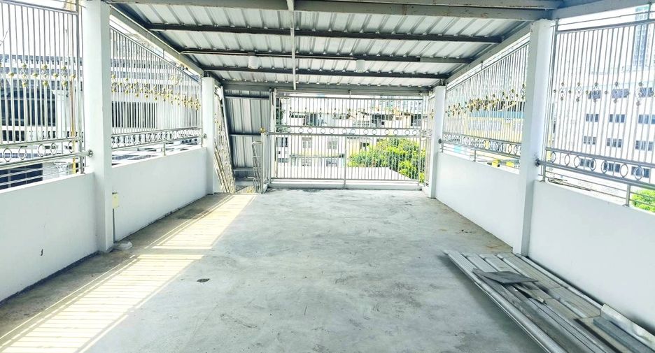 Local comercial en venta de 4 habitaciones en Bang Kho Laem, Bangkok