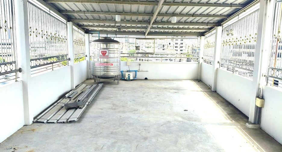 Local comercial en venta de 4 habitaciones en Bang Kho Laem, Bangkok