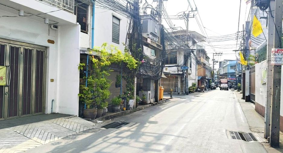 Local comercial en venta de 4 habitaciones en Bang Kho Laem, Bangkok