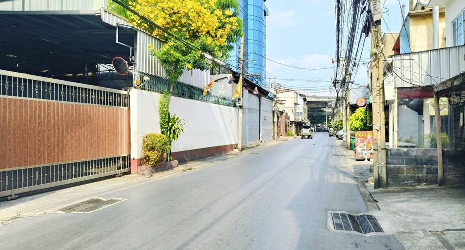 Local comercial en venta de 4 habitaciones en Bang Kho Laem, Bangkok