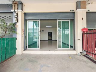 For sale 3 bedrooms retail Space in Krathum Baen, Samut Sakhon