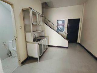 For sale 3 bedrooms retail Space in Krathum Baen, Samut Sakhon
