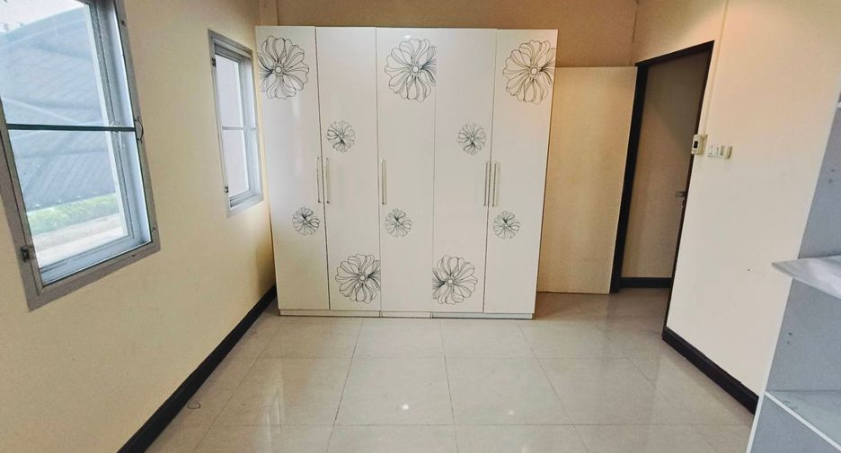 À vendre 3 chambres local commercial à Krathum Baen, Samut Sakhon