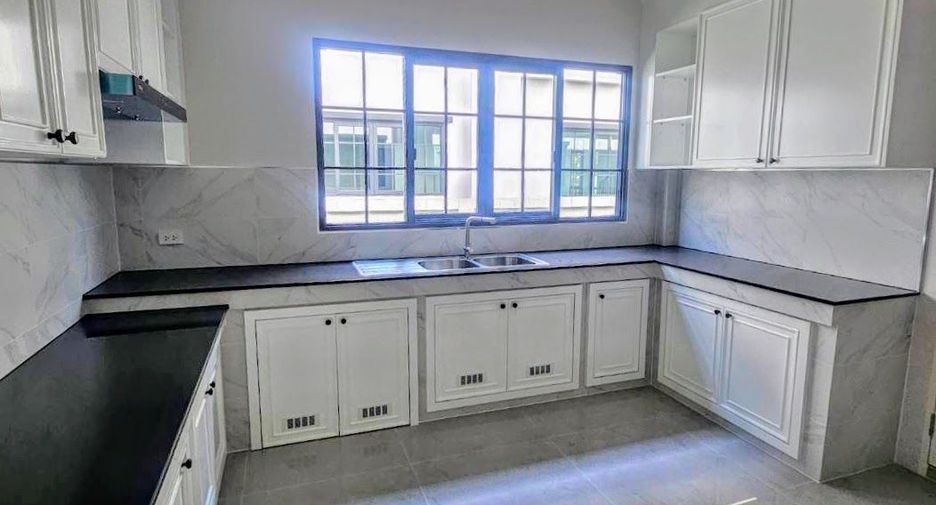 Haus zur Miete und zum Kauf mit 5 Zimmer in Bang Phli, Samut Prakan
