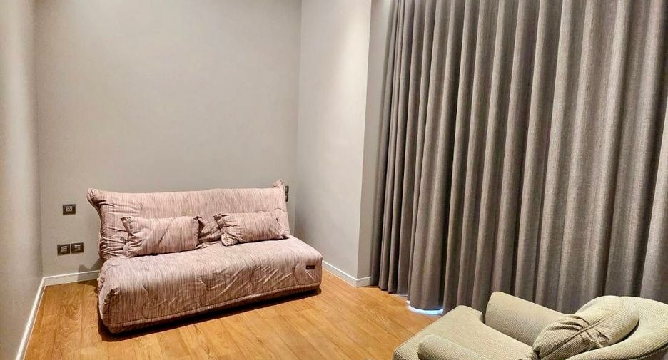 For rent 2 bedrooms condo in Pathum Wan, Bangkok