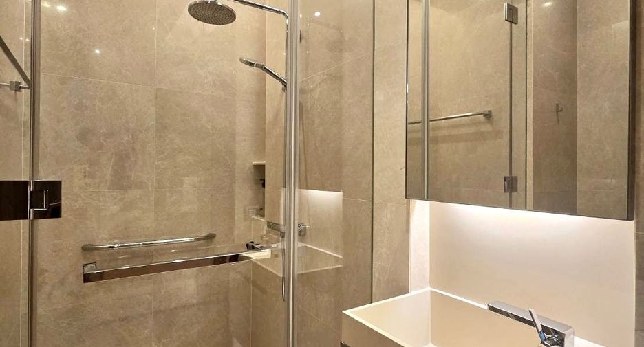 For rent 2 bedrooms condo in Pathum Wan, Bangkok