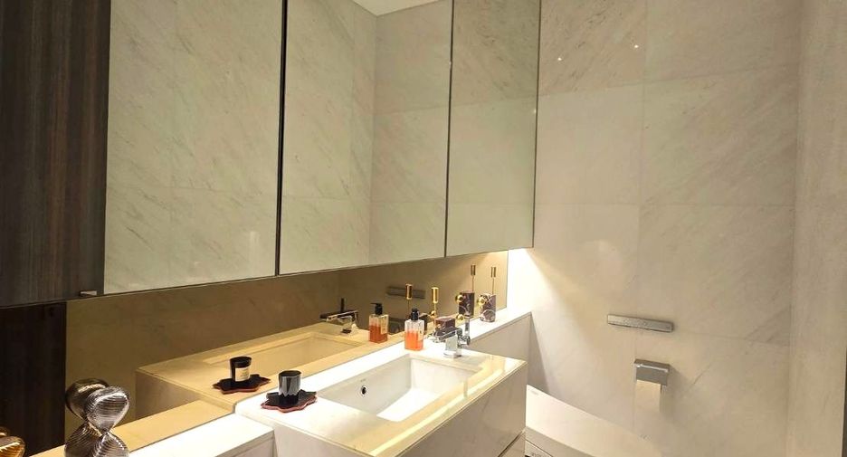 For rent 2 bedrooms condo in Pathum Wan, Bangkok